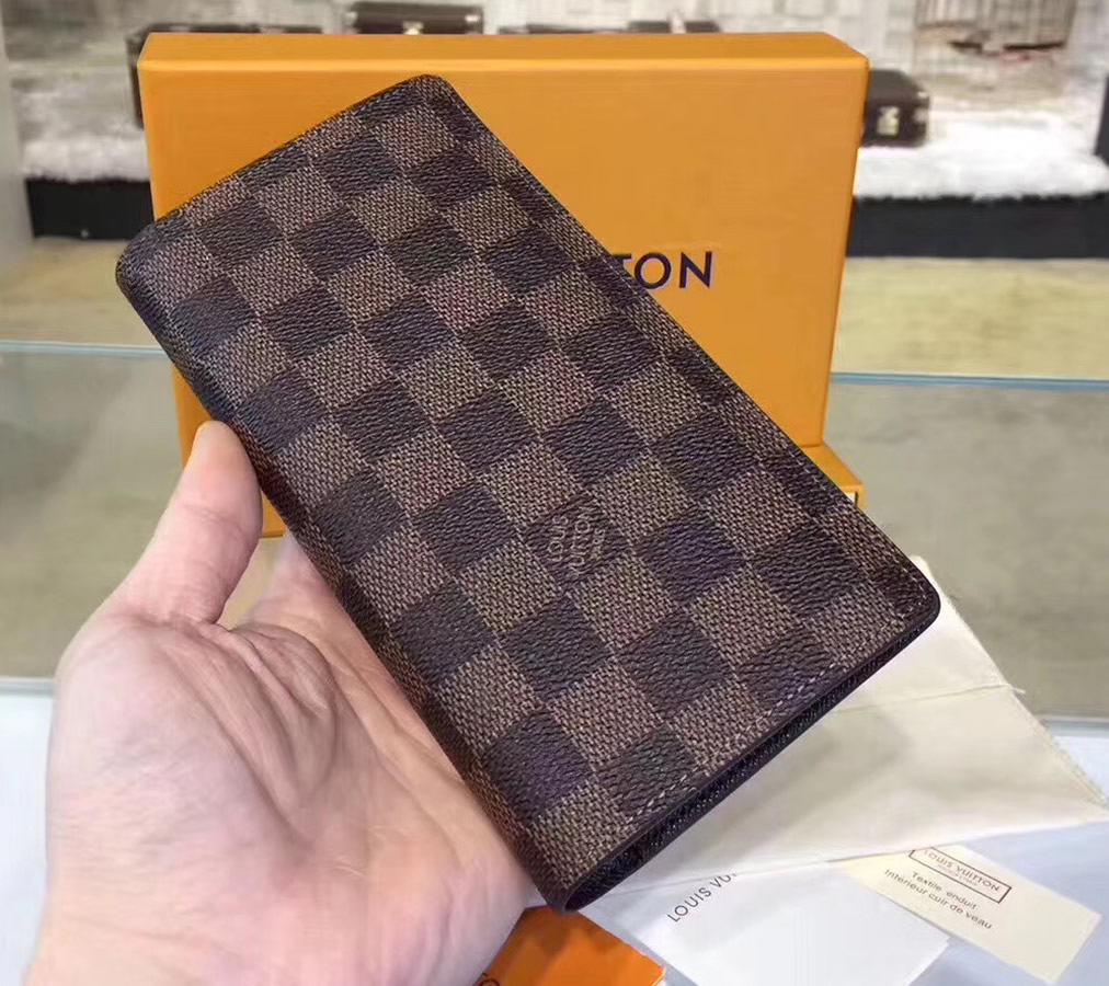 louis-vuitton-largest-wallets-men-semashow